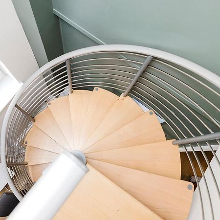 Joivy Stylish Apartment With Balcony In Old Town Edimburgo Esterno foto
