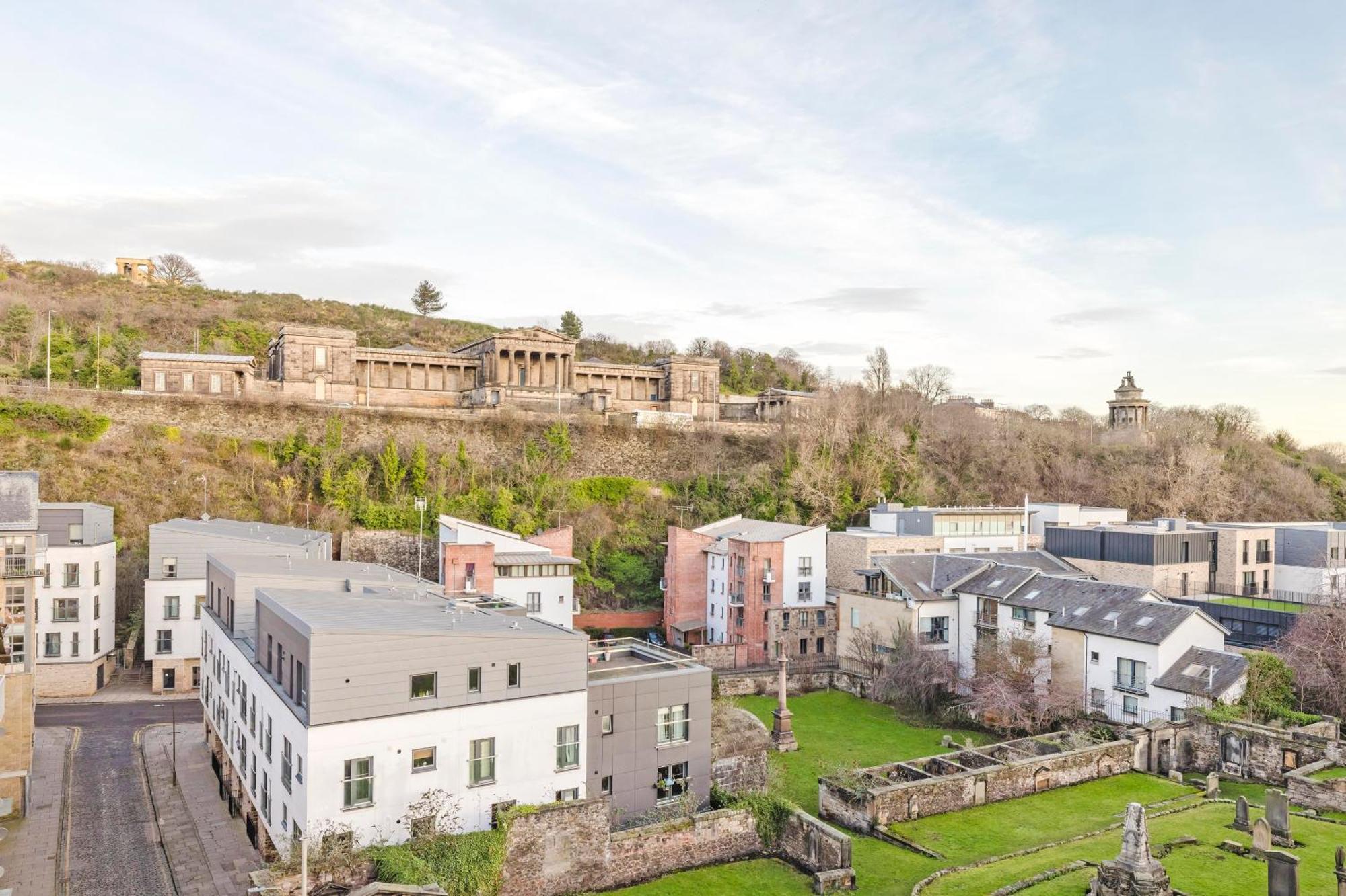 Joivy Stylish Apartment With Balcony In Old Town Edimburgo Esterno foto