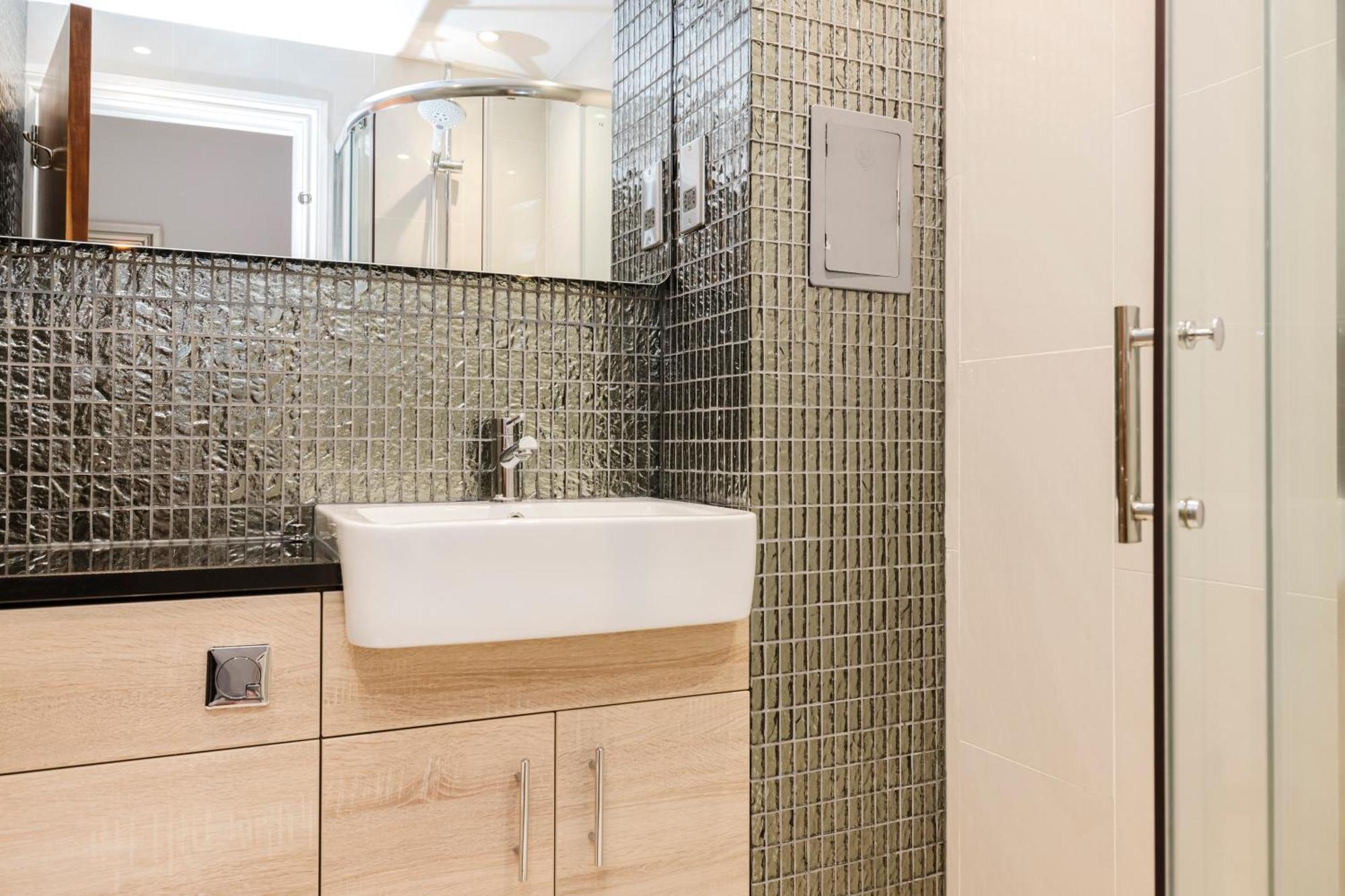 Joivy Stylish Apartment With Balcony In Old Town Edimburgo Esterno foto