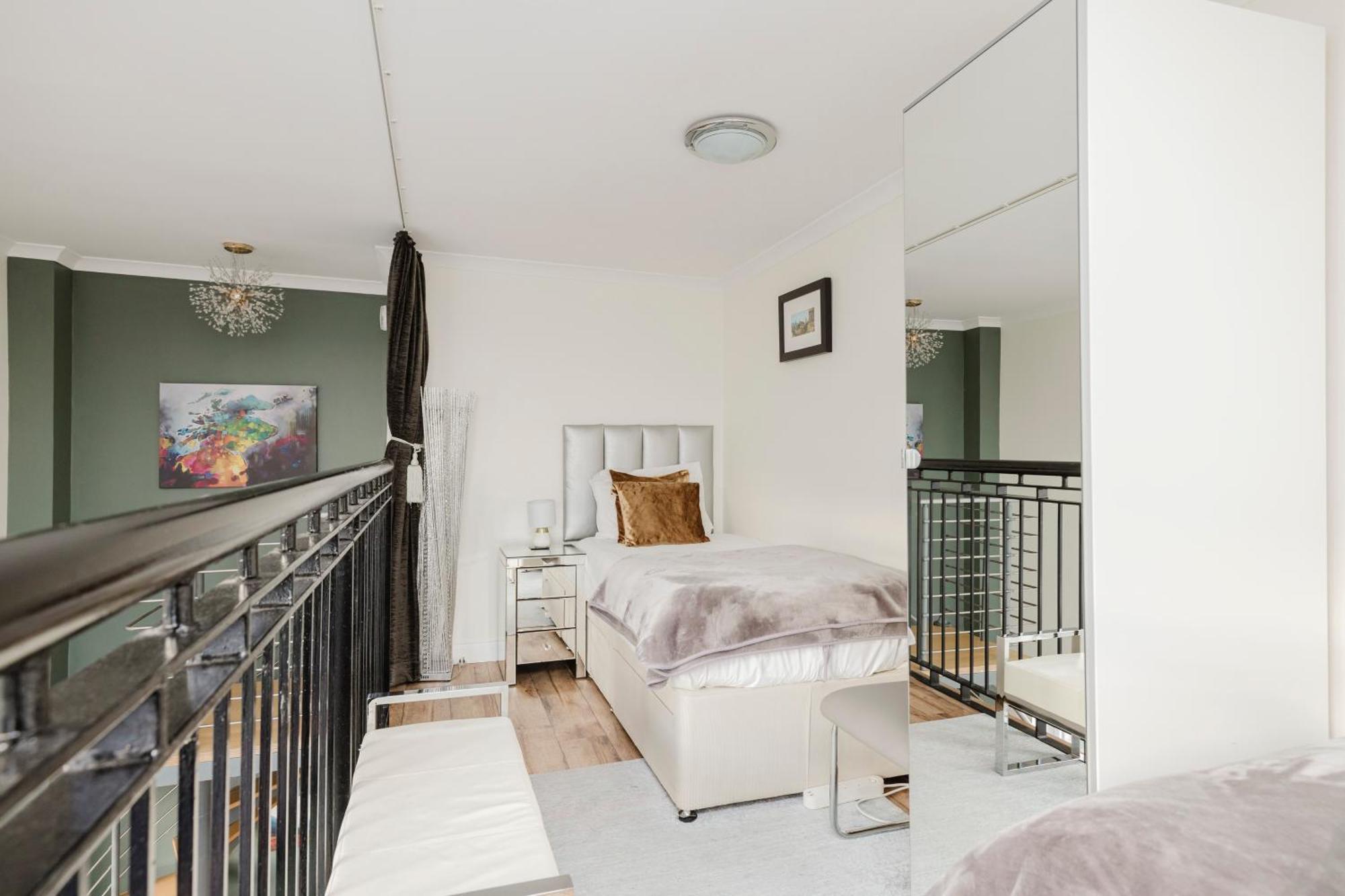 Joivy Stylish Apartment With Balcony In Old Town Edimburgo Esterno foto