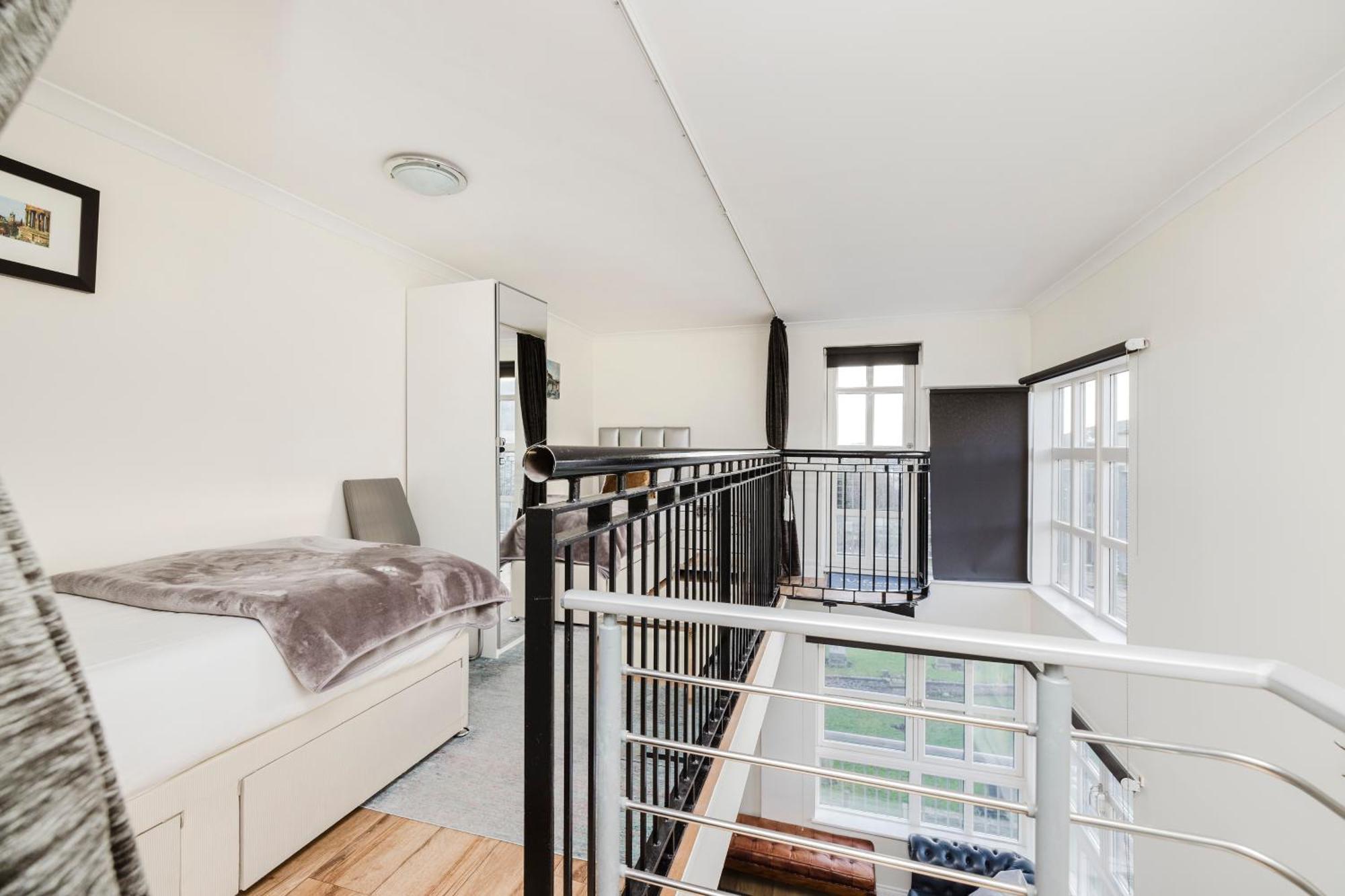 Joivy Stylish Apartment With Balcony In Old Town Edimburgo Esterno foto