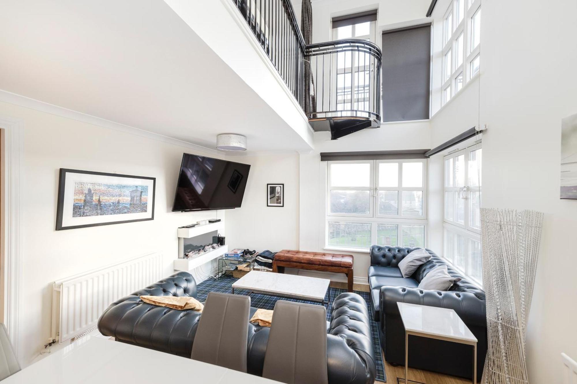 Joivy Stylish Apartment With Balcony In Old Town Edimburgo Esterno foto