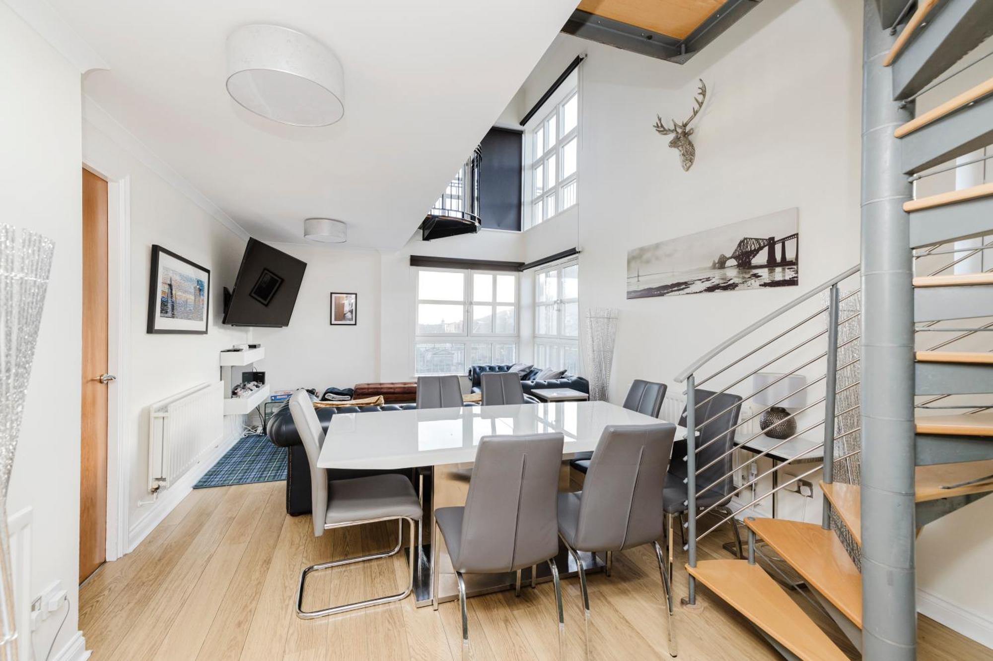 Joivy Stylish Apartment With Balcony In Old Town Edimburgo Esterno foto