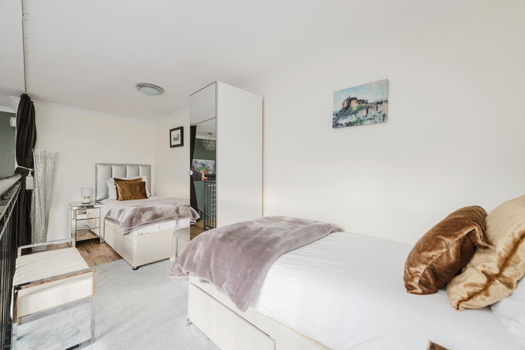 Joivy Stylish Apartment With Balcony In Old Town Edimburgo Esterno foto