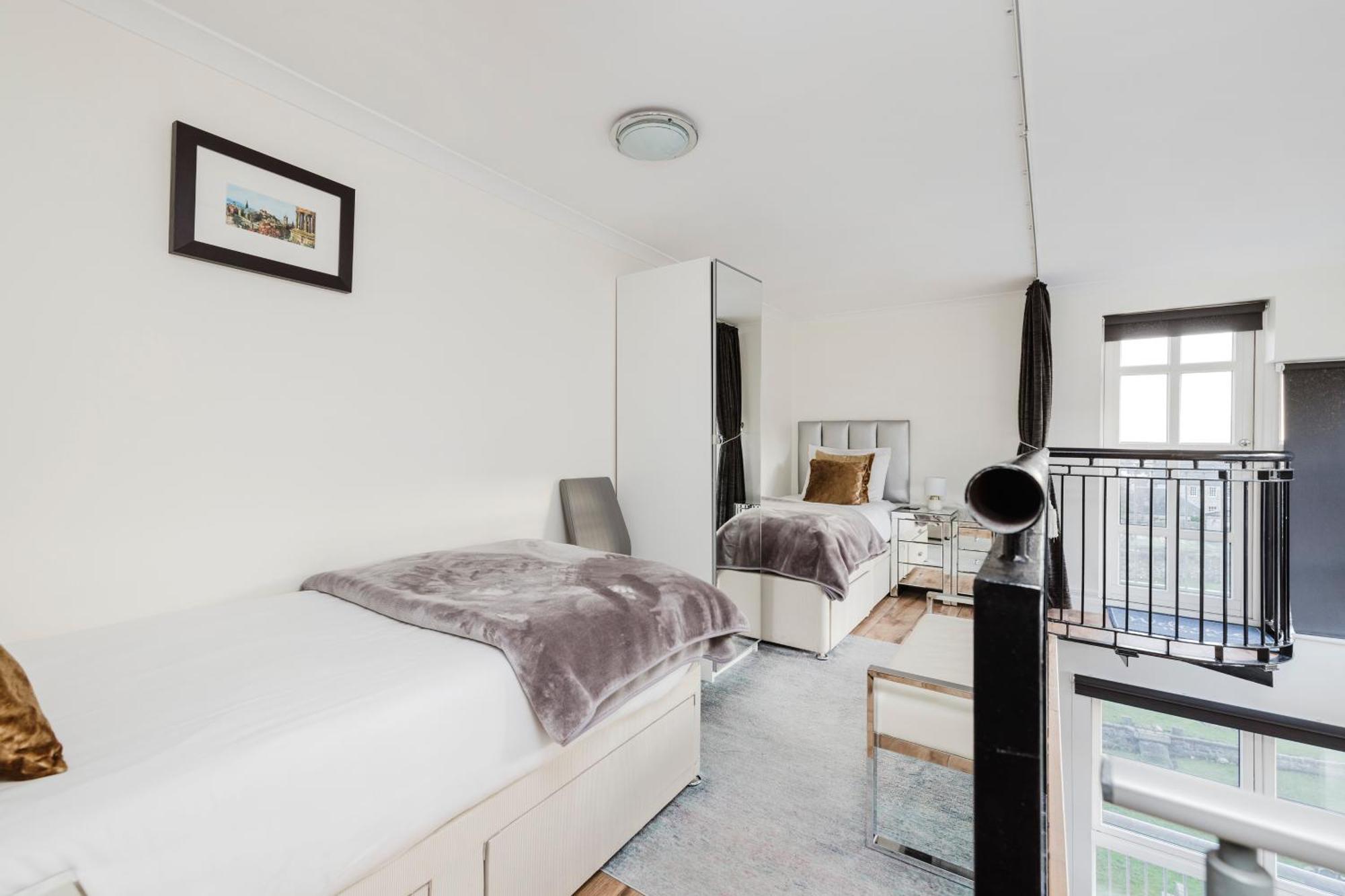 Joivy Stylish Apartment With Balcony In Old Town Edimburgo Esterno foto