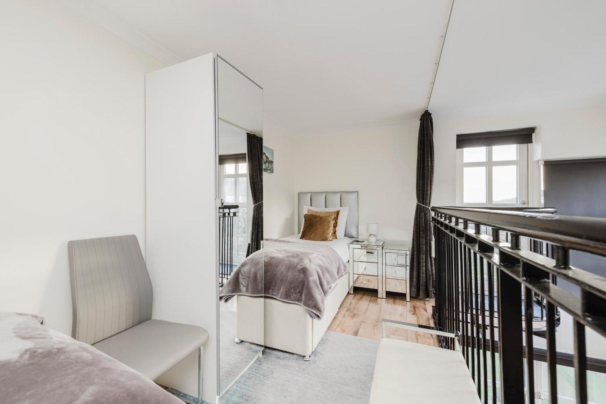 Joivy Stylish Apartment With Balcony In Old Town Edimburgo Esterno foto